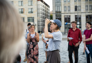 Offene Probe auf dem Altmarkt im Rahmen von DIE KUNST, VIELE ZU BLEIBEN, August 2024, Foto: Marco Prill